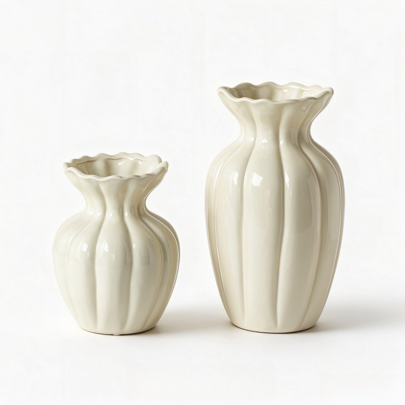 Interior Design Vintage Modern - フランスのレトロなクリーム色の陶器製花瓶、溝付きデザイン、モダンとヴィンテージのインテリアに合うエレガントなアクセント