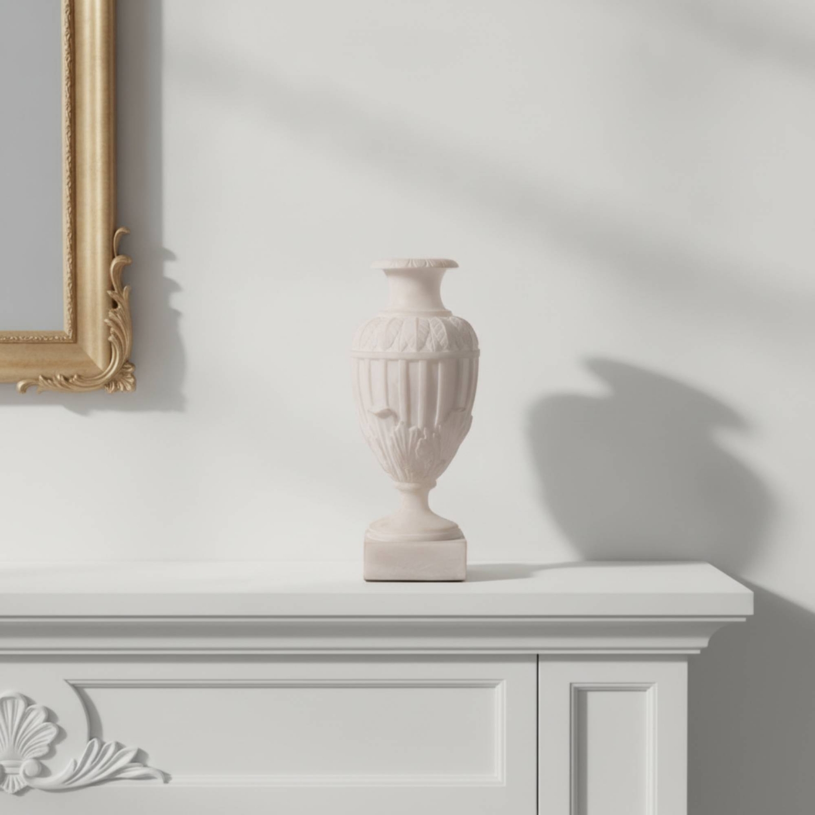 彫刻が施された花瓶 アイボリー色の花瓶 重厚な容器 ヴィンテ - Interior Design Vintage Modern のレビューと価格