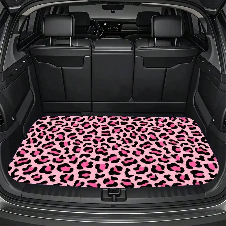 この車のトランクマットにはピンクと黒のヒョウ柄が特徴です。  - Interior Design Its のレビューと価格