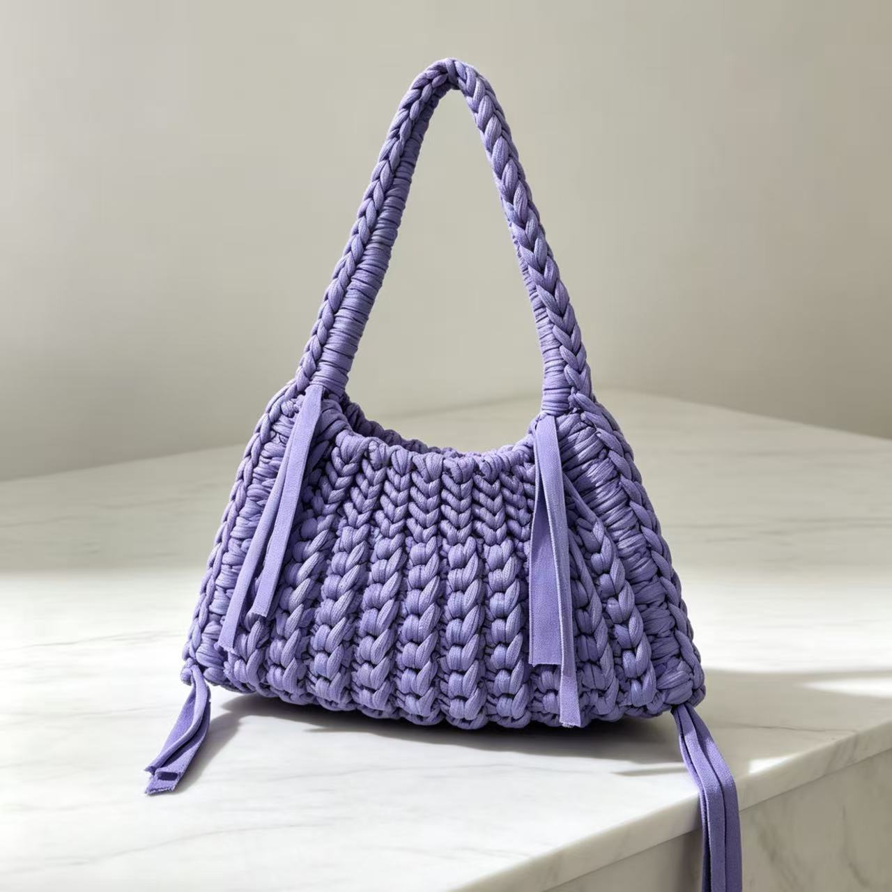 ファッショナブルなストライプ織りデザインの女性用ハンドバッグ - Interior Design Its のレビューと価格